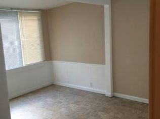 29 Rissant Dr, Florissant, MO 63031