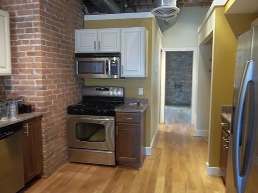 4th image of 202 N Madison St #2