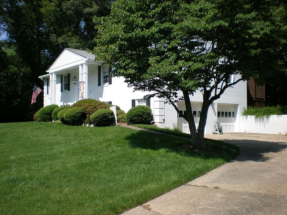Colonial Split Foyer