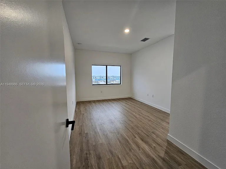 215 NW 13th Pl — Photo 21