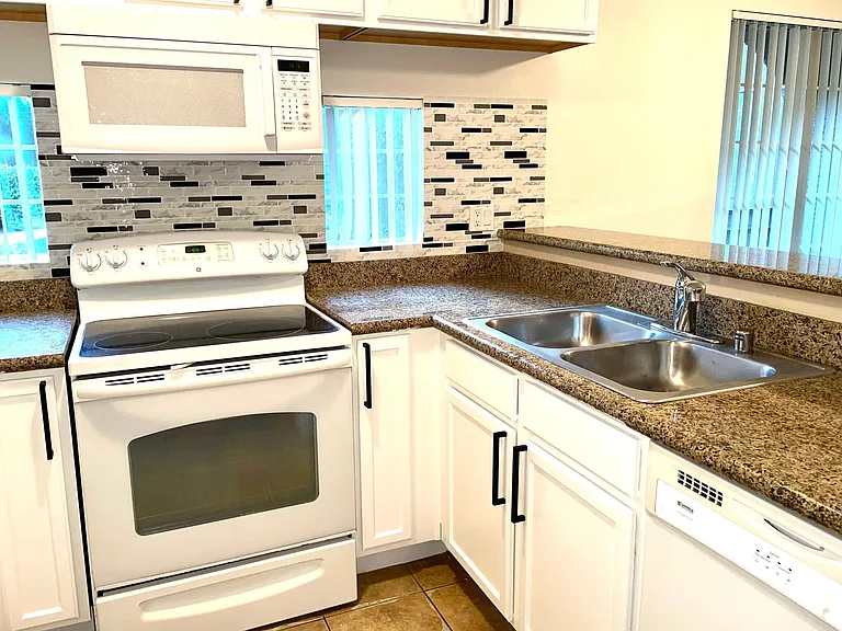 2121 Sealion Dr — Photo 9