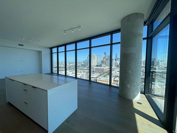 4th image of 305 McGowen St