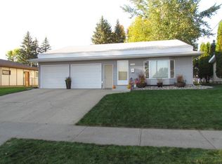 1928 2nd Ave SW, Minot, ND 58701