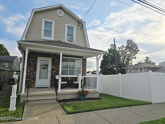 2nd image of 282 Riverside Dr