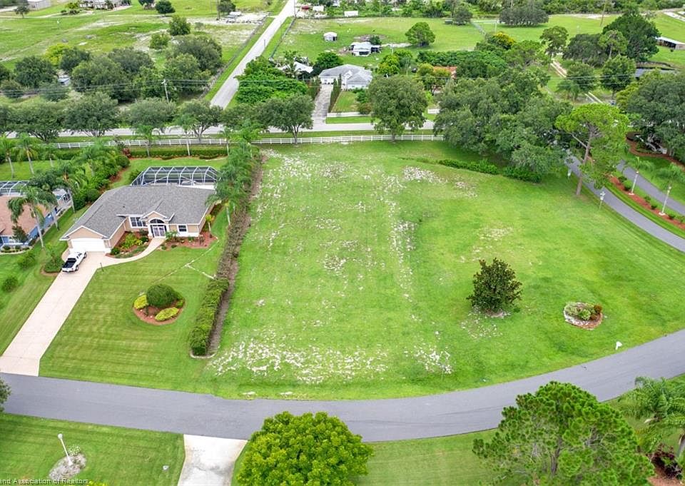 1st image of 3 Meadowlake Cir S
