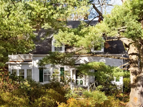 27 Locust Ave, Lexington, MA 02421