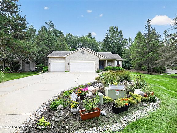 3rd image of 6240 Timber View Dr