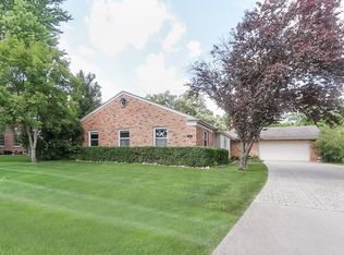 2320 Glen Oaks Ct, Algonquin, IL 60102