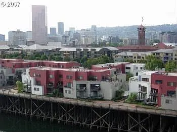 810 NW Naito Pkwy APT F14 photo 1