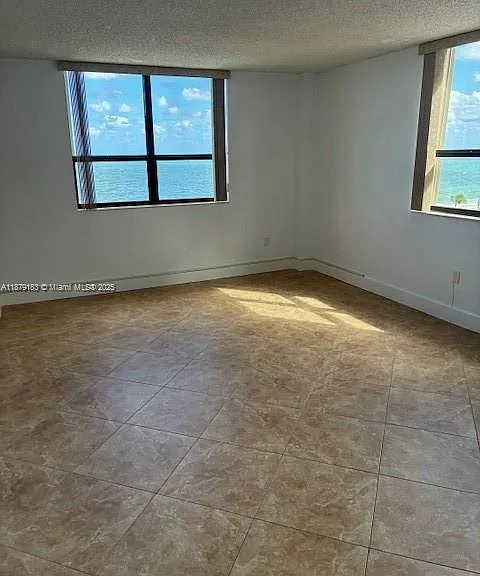 10185 Collins Ave #917 — Photo 5