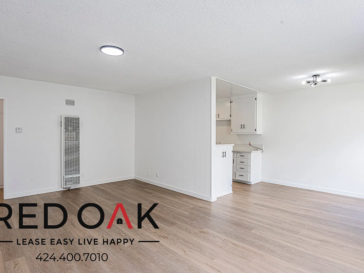 Airy 1-Bed with Dishwasher, Air Conditioning, Balcony and On-Site Laundry in the Heart of Los Feliz! — Photo 2