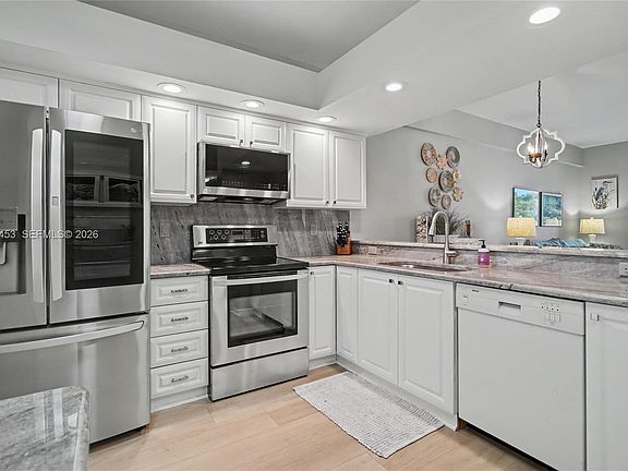 5th image of 206 Newport Dr APT 803