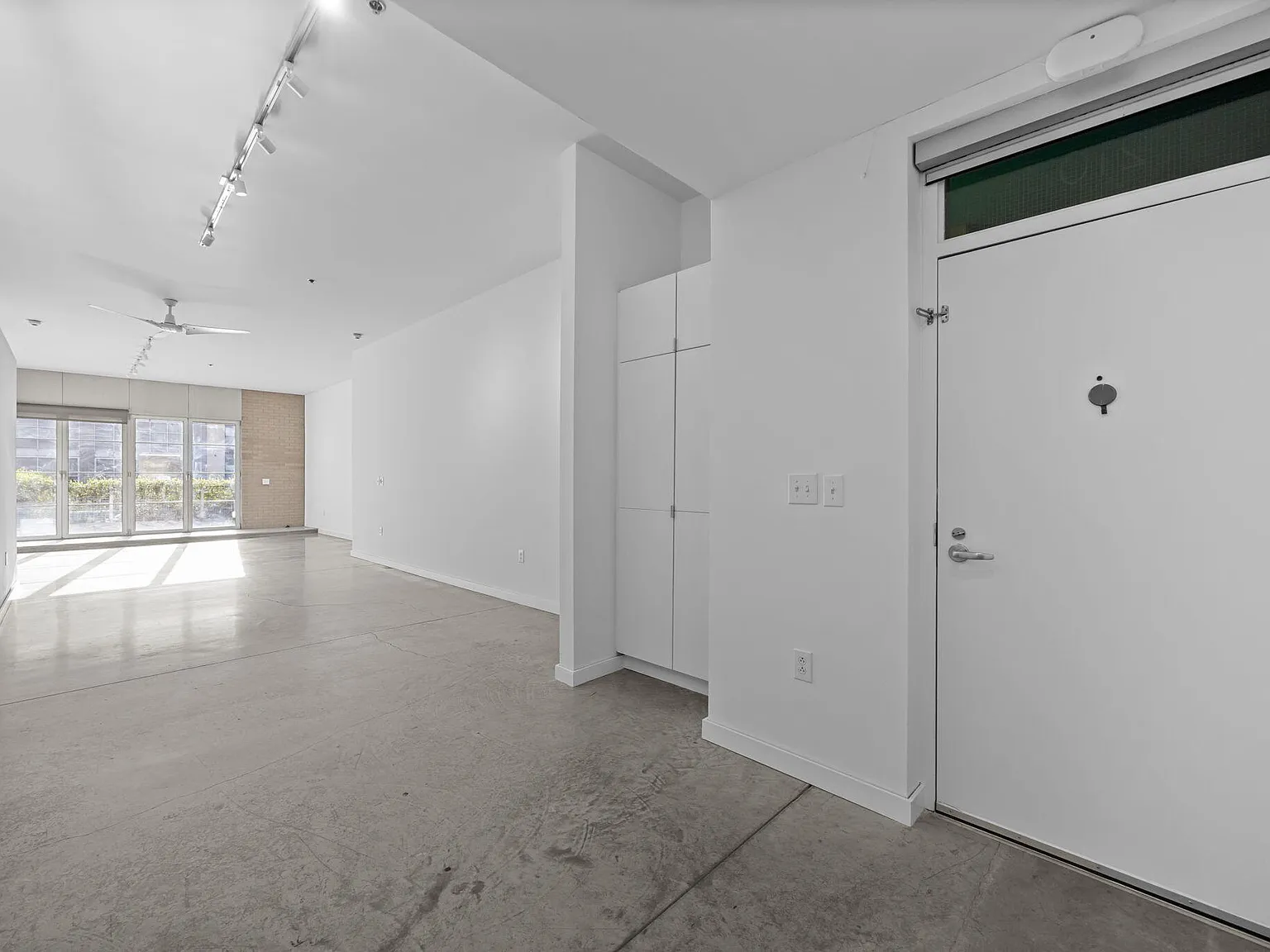 1 bed, 1.5 bath, 1281 sqft, $2,000 — Photo 4