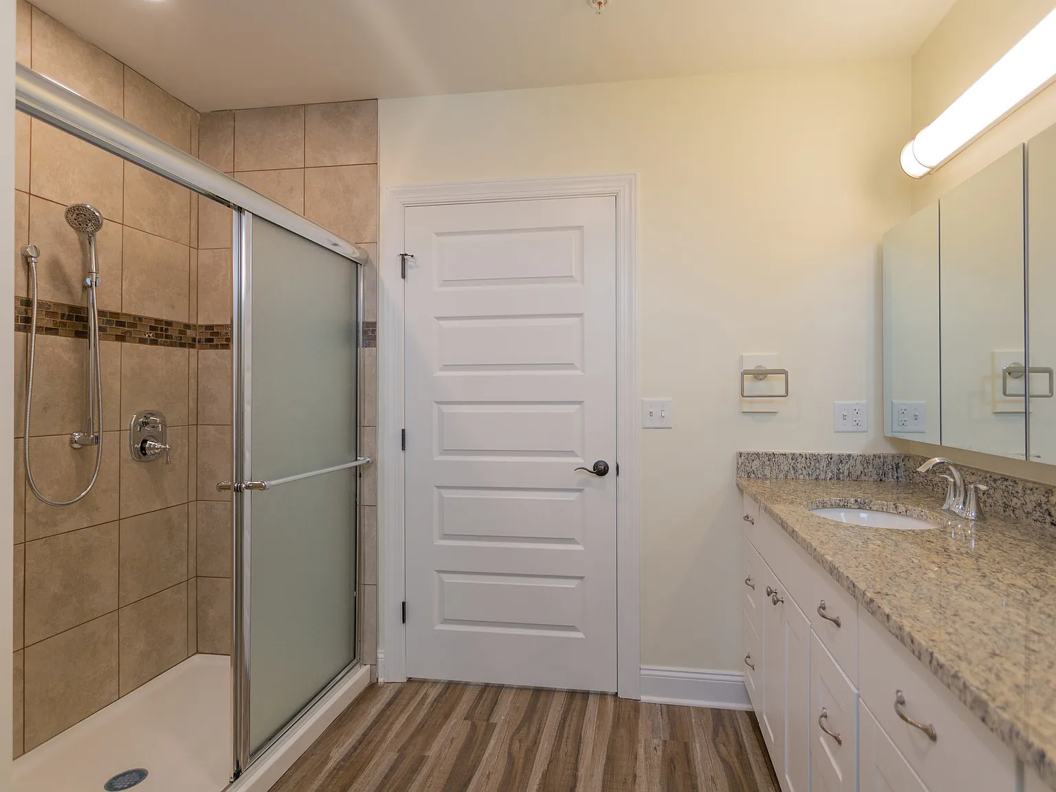 2 bed, 1240 sqft, $2,250 — Photo 4