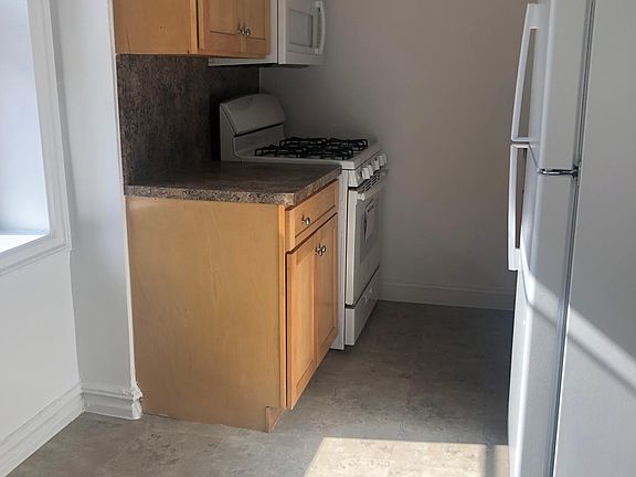 5th image of 15350 89th Ave APT 310