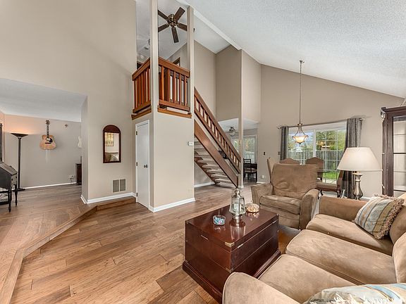 3rd image of 8 Yardley Ct
