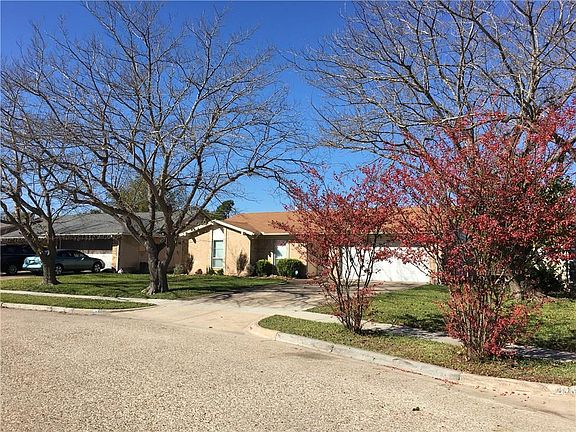 3rd image of 407 Paldao Dr