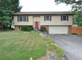 909 Coachlite Dr, Wadesville, IN 47638