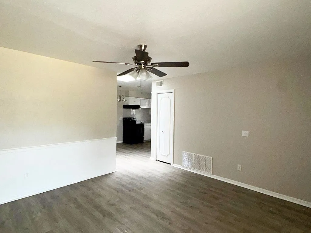 7808 Northwest 6th St. Oklahoma City OK 73127 — Photo 4