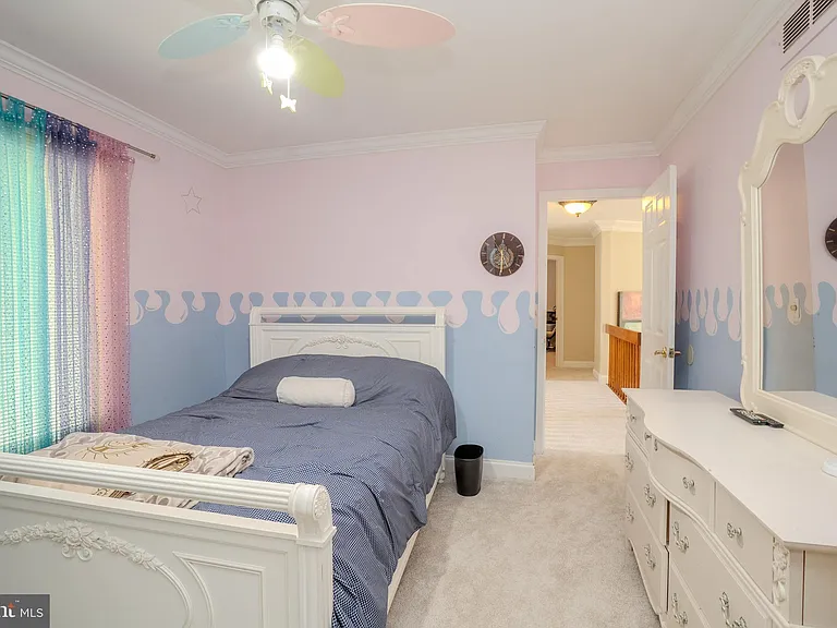 61 Amherst Way — Photo 34