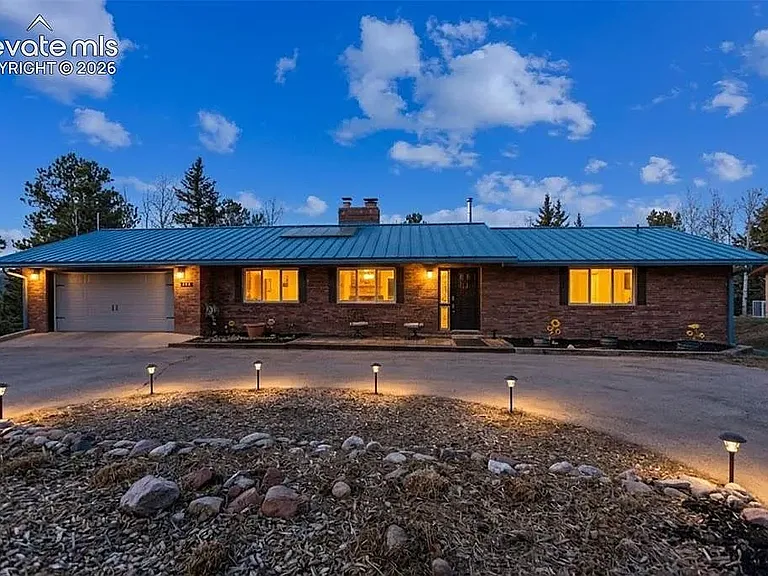 175 Piney Point Ln — Photo 1