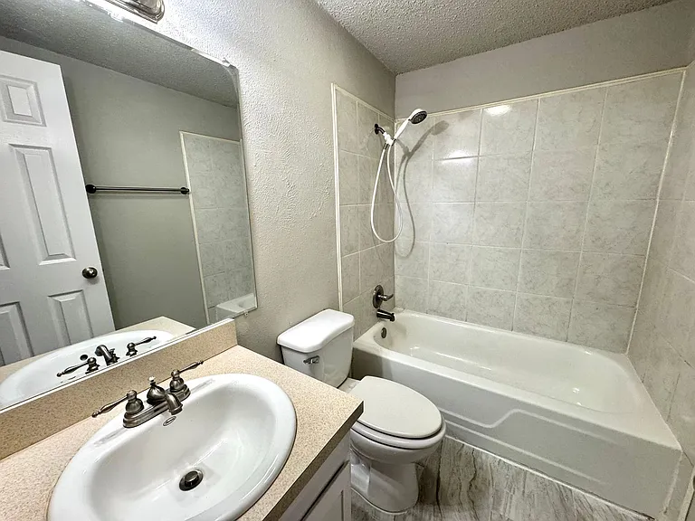 2508 S Center St — Photo 13