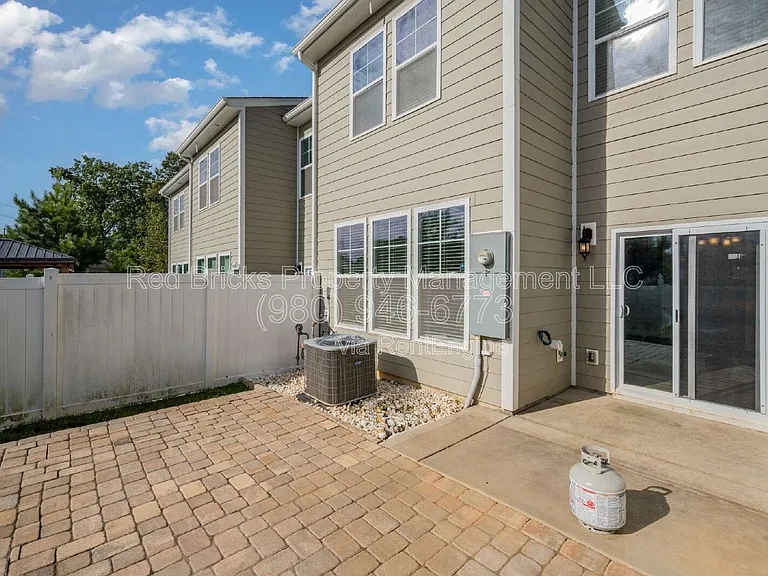 630 Cypress Glen Ln — Photo 19