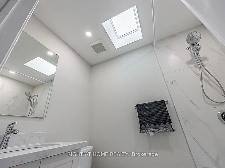 6913 Shelter Bay Rd #UPPER — Photo 23