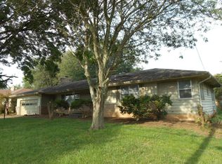 1824 S Prairie Ln, Springfield, MO 65804