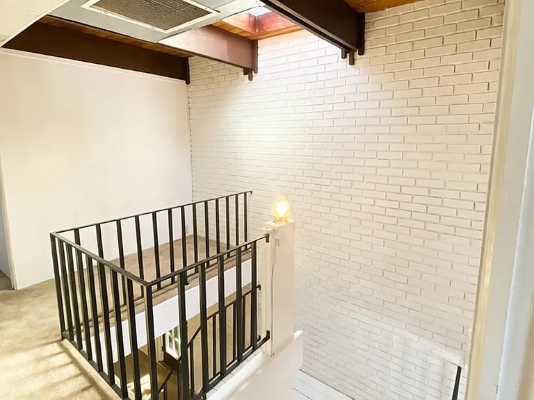 220 Belmont Rd — Photo 10