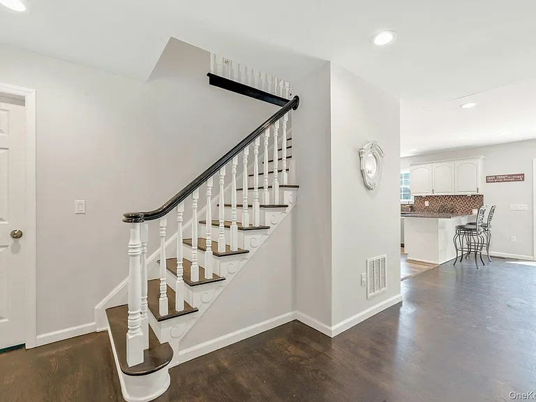 405 The Short Ln — Photo 9