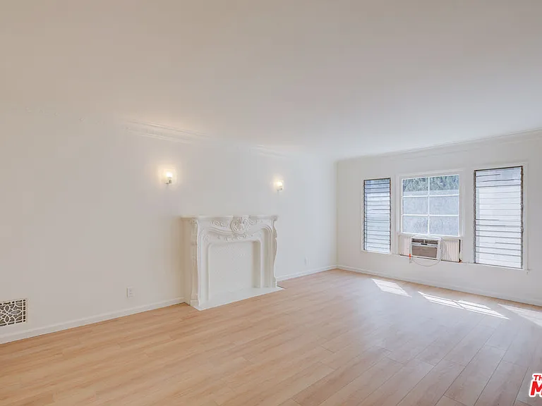 143 S Canon Dr #B — Photo 5