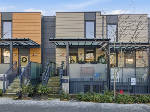 720 E 3rd St #33, North Vancouver, BC V7L 1E6