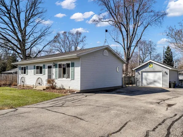 2420 Marshall SQUARE, Kansasville, WI 53139