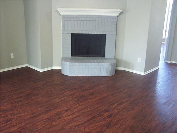 2nd image of 811 W Lonesome Dove Trl