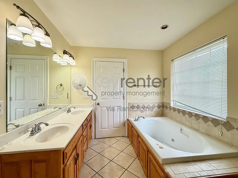 7005 Tyner Rd — Photo 9