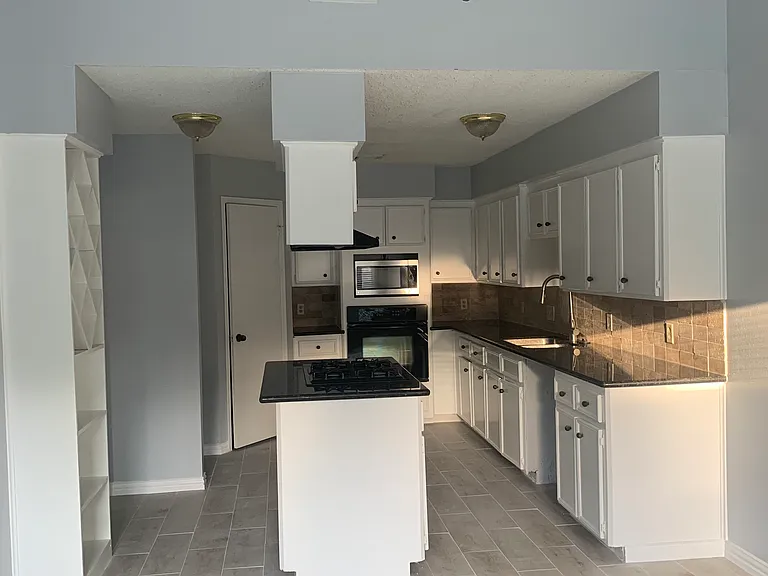 4131 Yupon Ridge Dr — Photo 8
