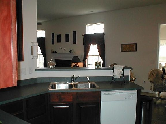 3rd image of 2724 Shannon Dr