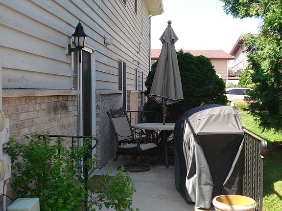 3rd image of 72 Kaffel Ct