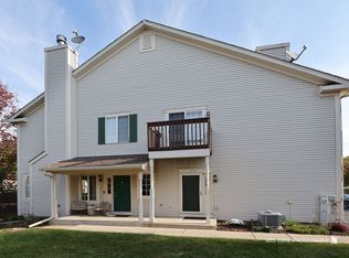 576 Windsor Dr #370, Fox Lake, IL 60020