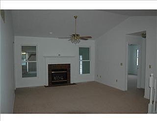 2nd image of 1922 Tea Rose Ln