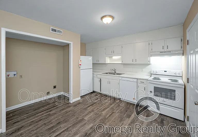 400 7th St E #1C — Photo 6