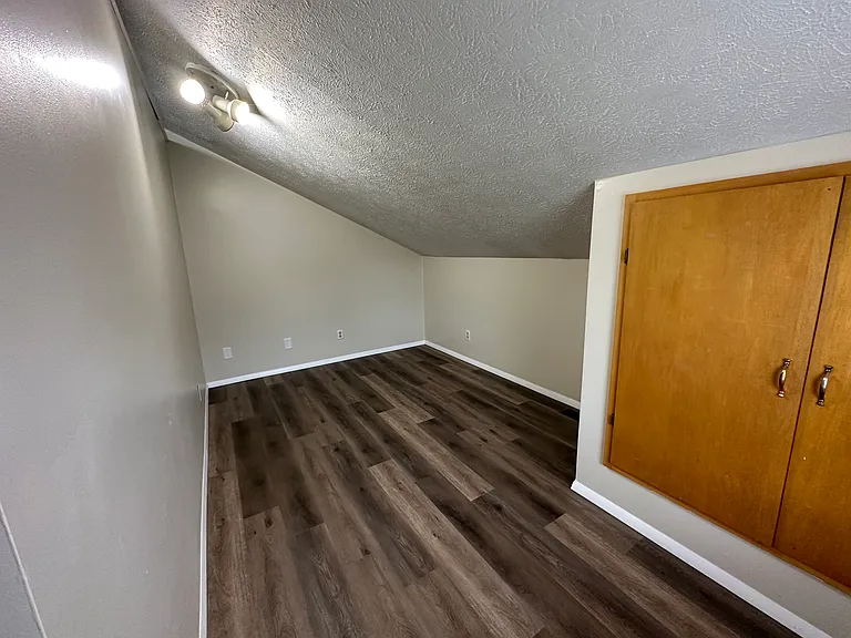 227 N Dicks St — Photo 10