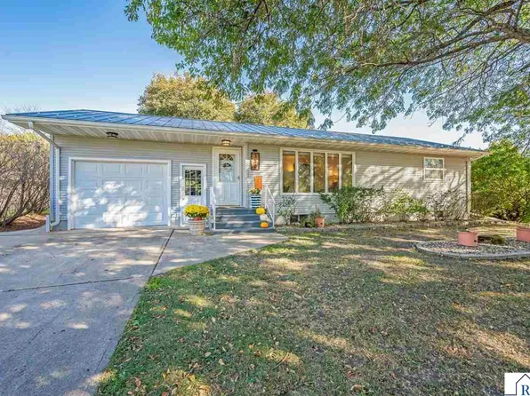 330 W 2nd St, Granada, MN 56039