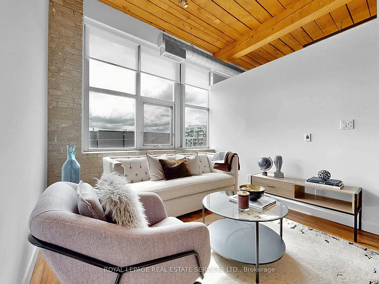 2154 Dundas St W #405 — Photo 12