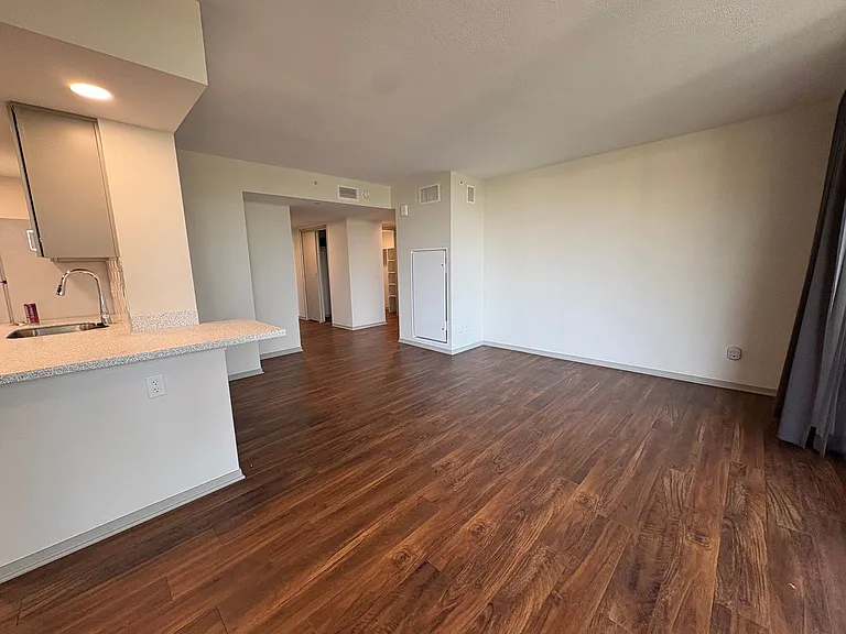 Sky Park Apartments — Photo 59