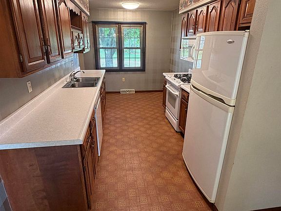 3rd image of 1200 5th St NE