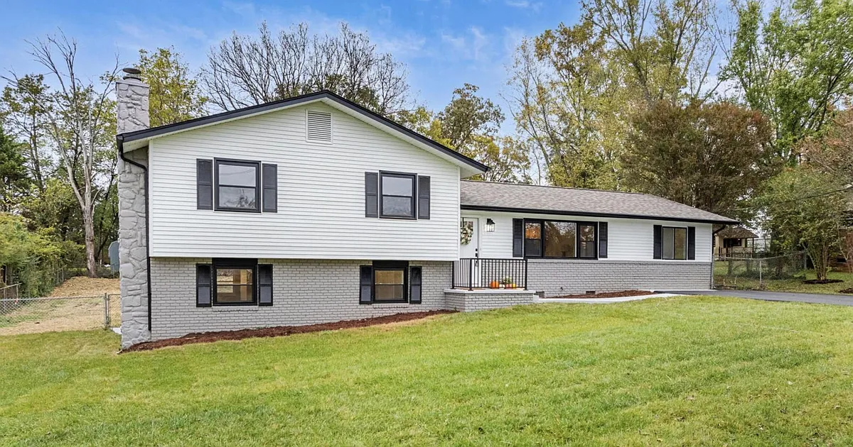 Building Photo - 6741 Heatherbrook Dr