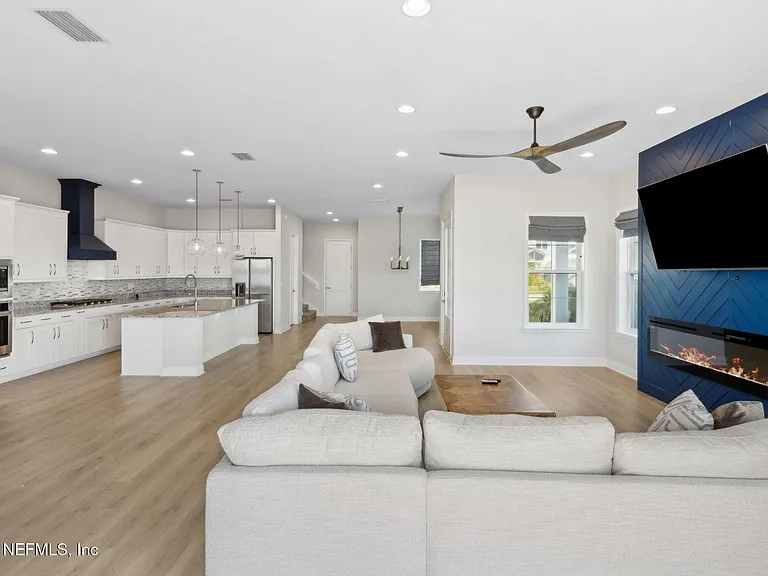 401 Marquesa Cir — Photo 13