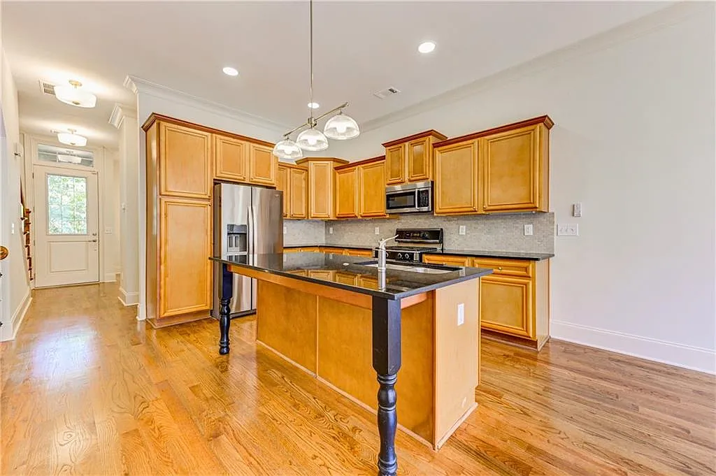 3 bed, 3.5 bath, 2185 sqft, $3,700 — Photo 2